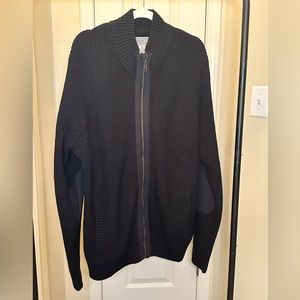 Duluth Trading Company Men’s black zip up sweater XL